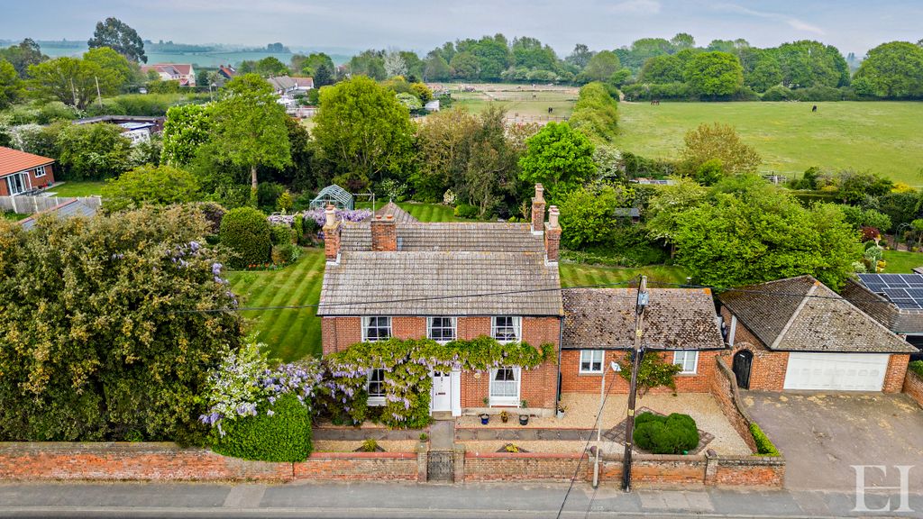 Property photo 1 of 37 8646670-Exteriorwm08-V2-800