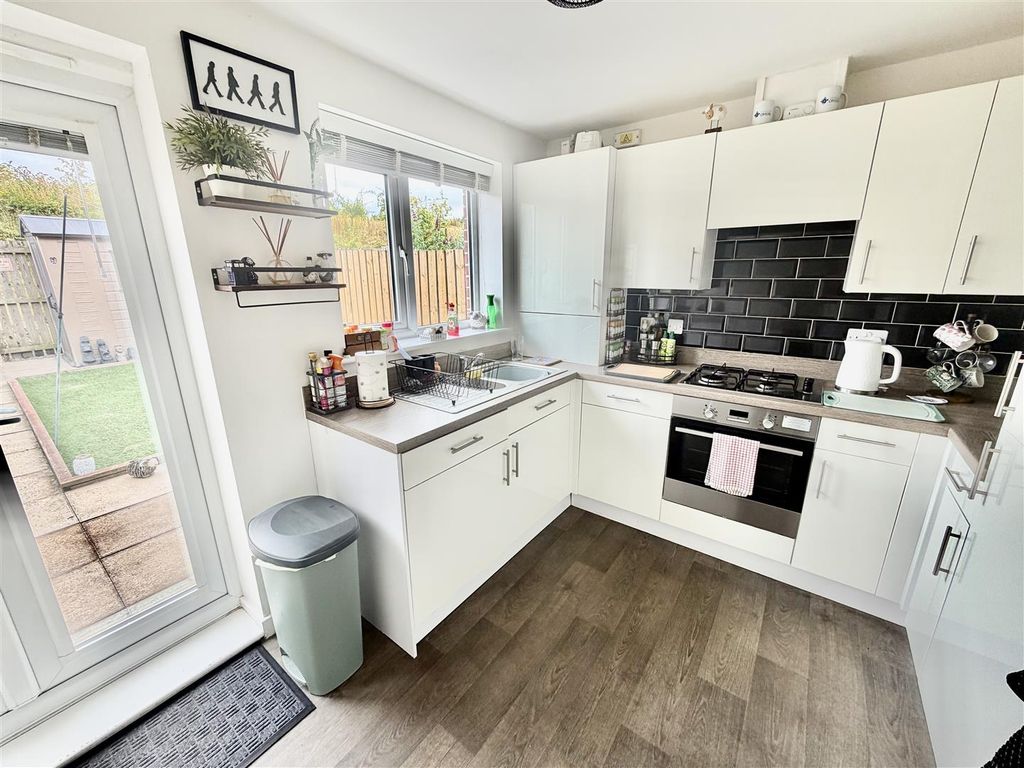 Property photo 2 of 14 Kitchen