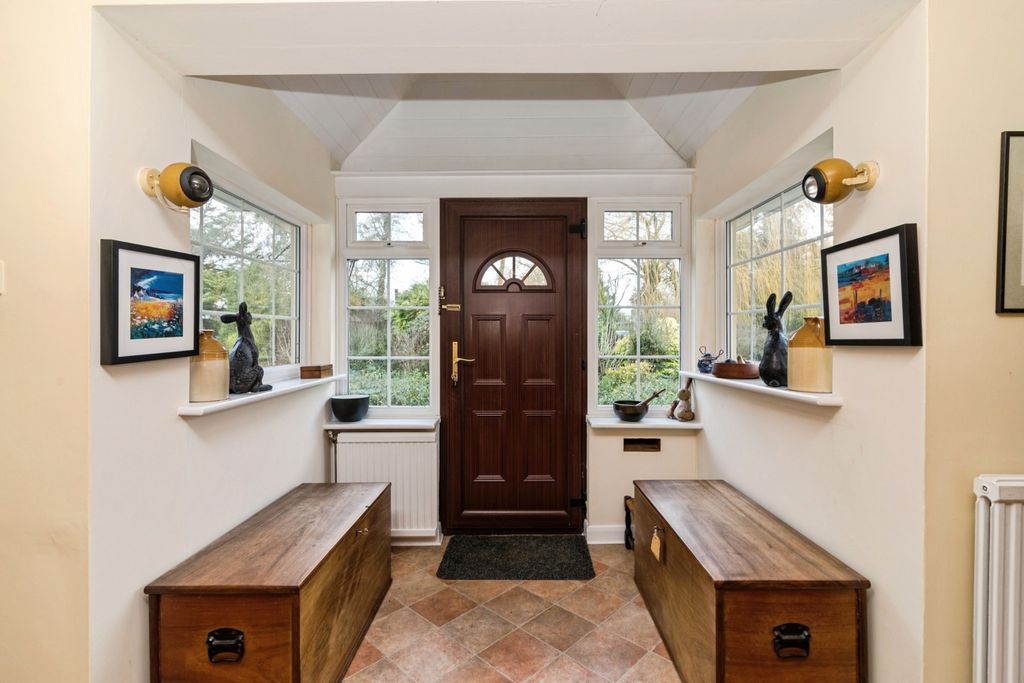 Property photo 3 of 20 Entrance Hallway