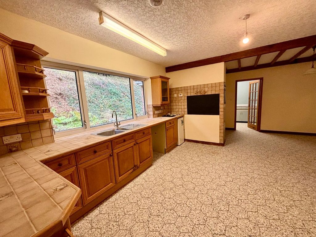 Property photo 3 of 15 Picture No. 21