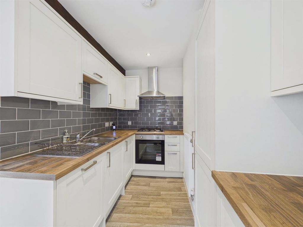 Property photo 3 of 11 Cam03972G0-Pr0437-Still003.Jpg