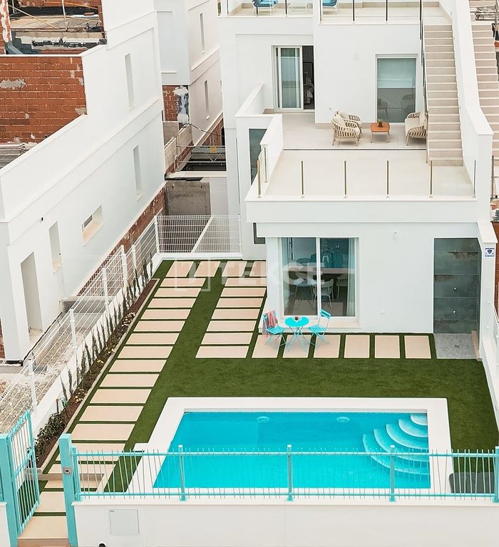 Property photo 3 of 51