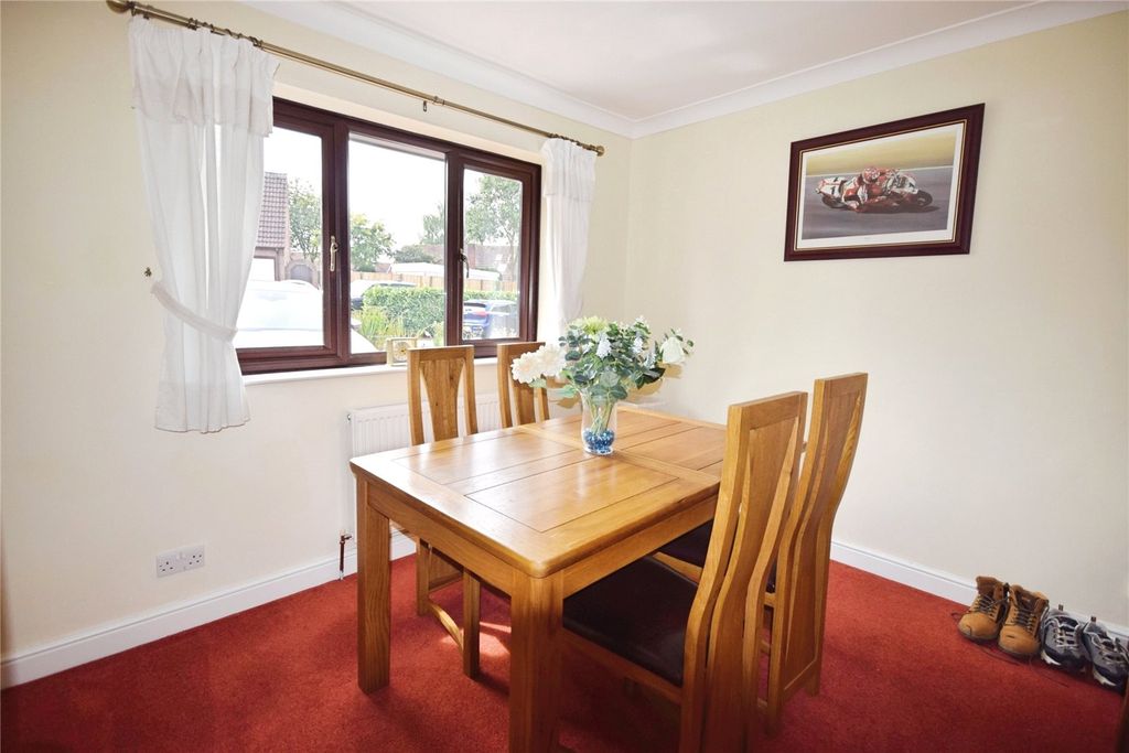 Property photo 3 of 14 Dining/Bedroom 3