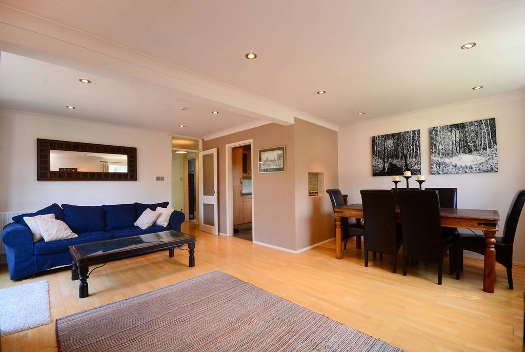 Property photo 3 of 12