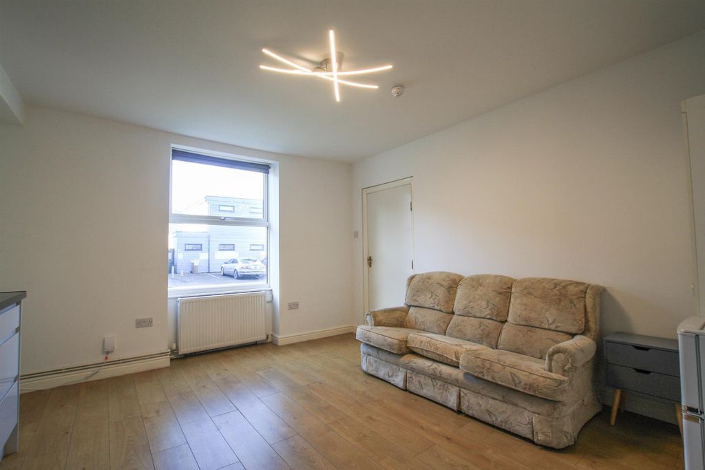 Property photo 3 of 7 Img_1985.Jpg