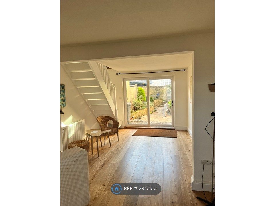 Property photo 2 of 27 Lounge View