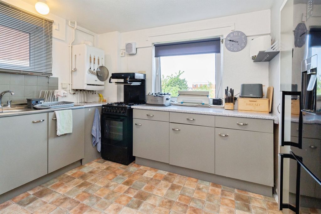Property photo 2 of 17