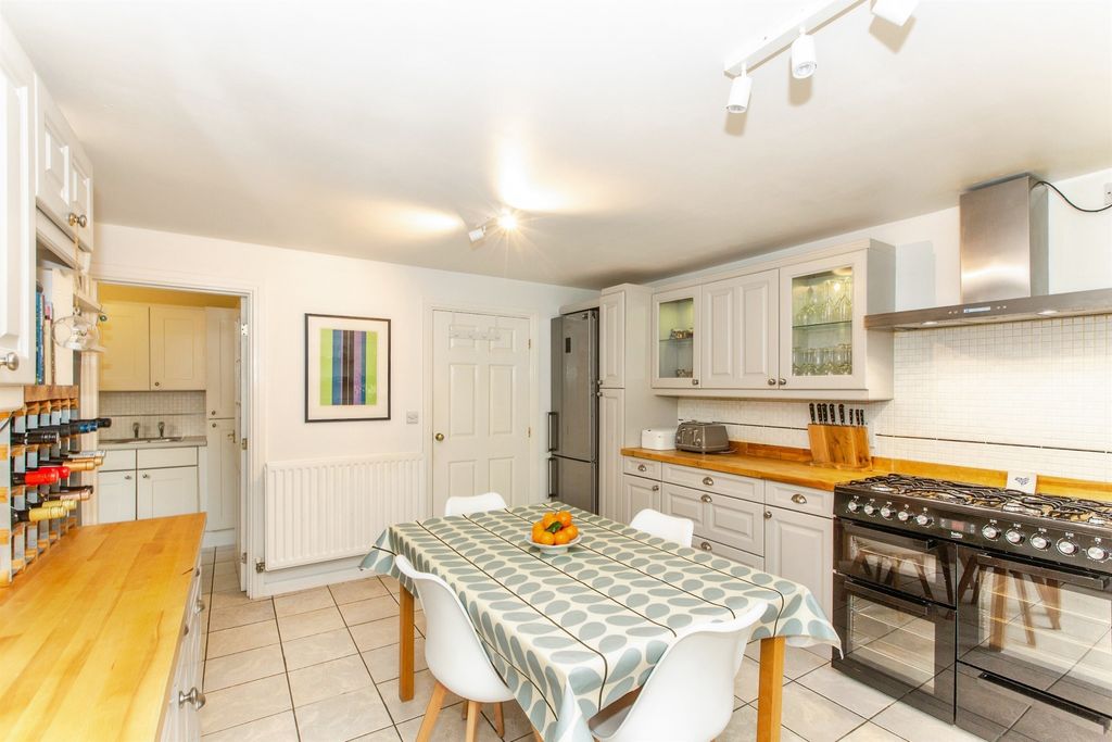 Property photo 3 of 24