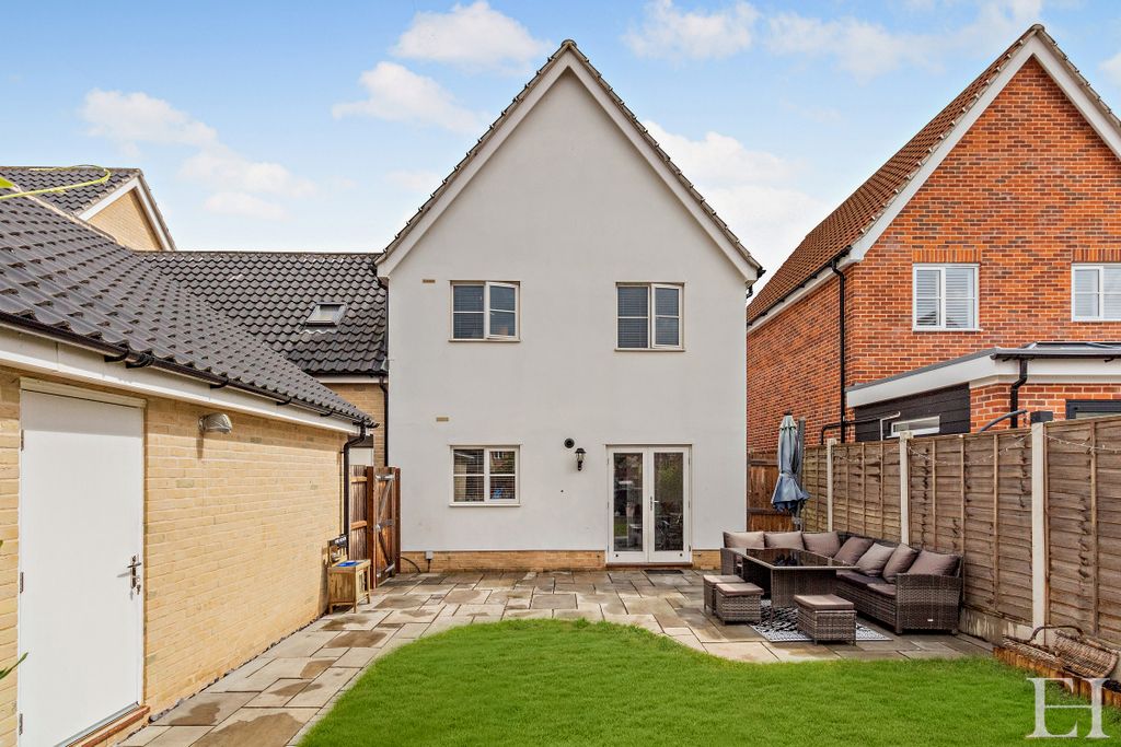 Property photo 3 of 27 8662282-Exteriorwm03-V2-800