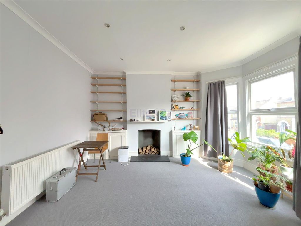 Property photo 2 of 10 Lounge