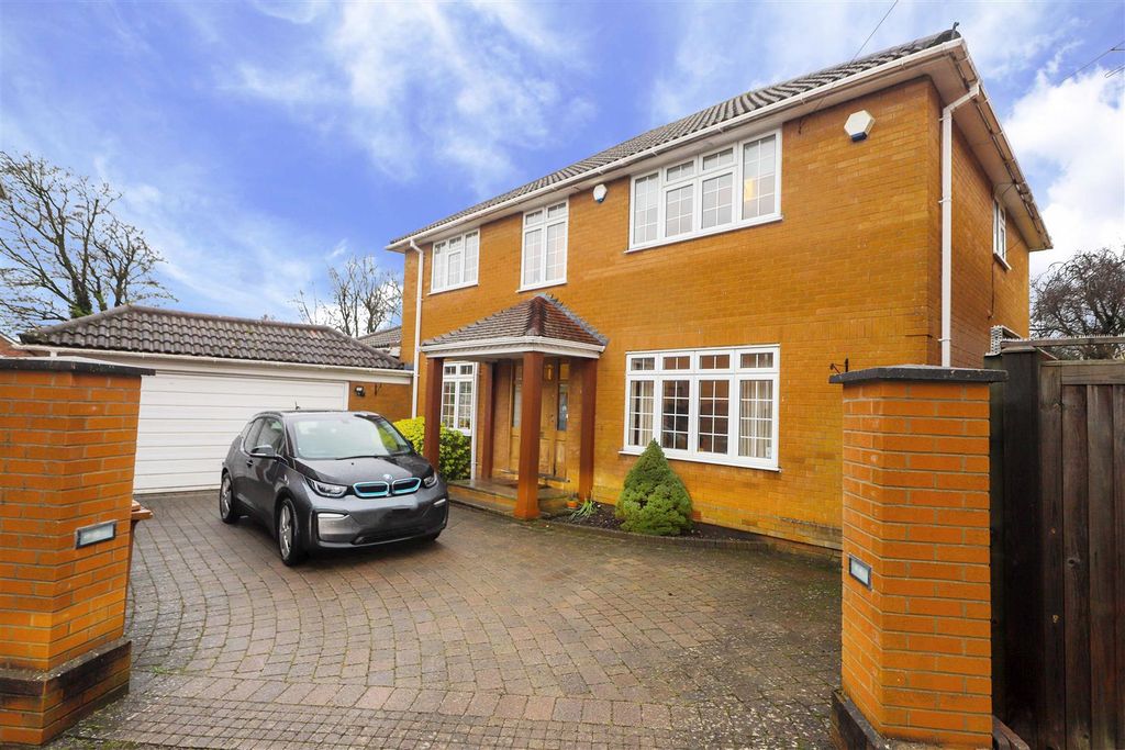 Property photo 1 of 12 External