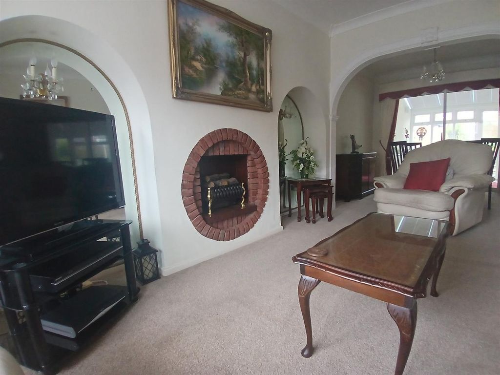 Property photo 3 of 34