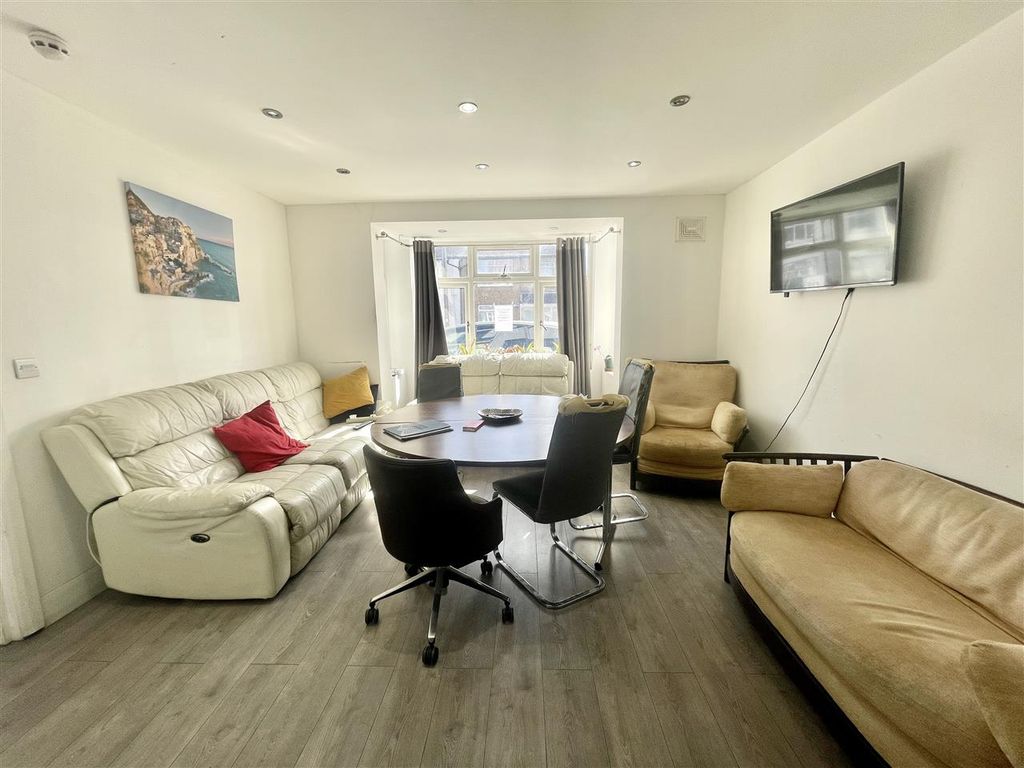 Property photo 1 of 5 Main Picture