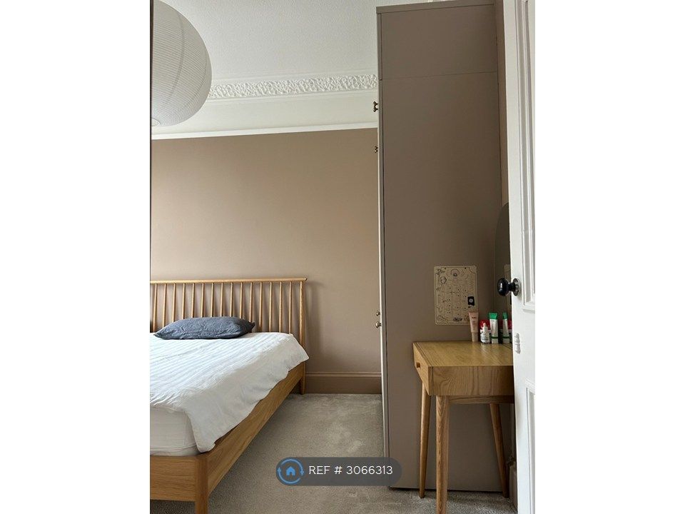Property photo 1 of 14 Main Bedroom