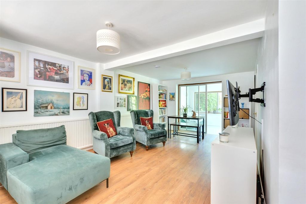 Property photo 2 of 24 Lounge Diner_2.Jpeg