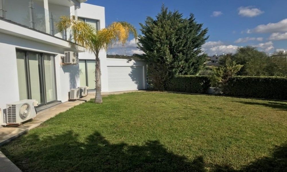 Property photo 2 of 28