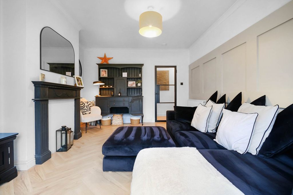 Property photo 3 of 23