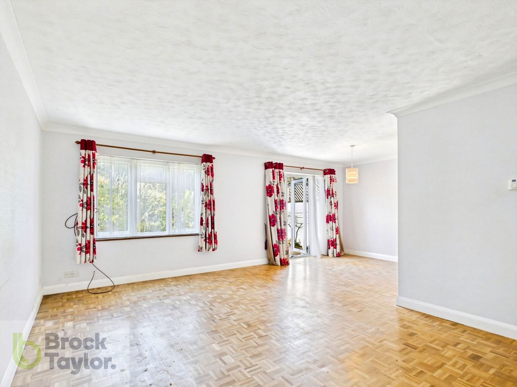 Property photo 2 of 14 11