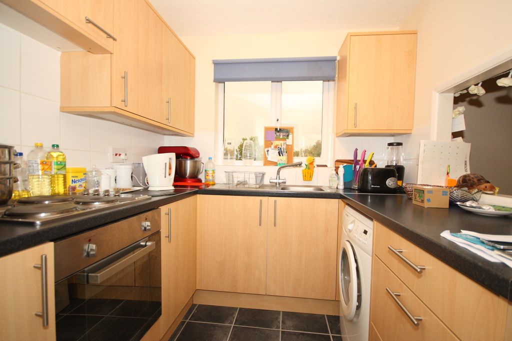 Property photo 3 of 6 Kitchen