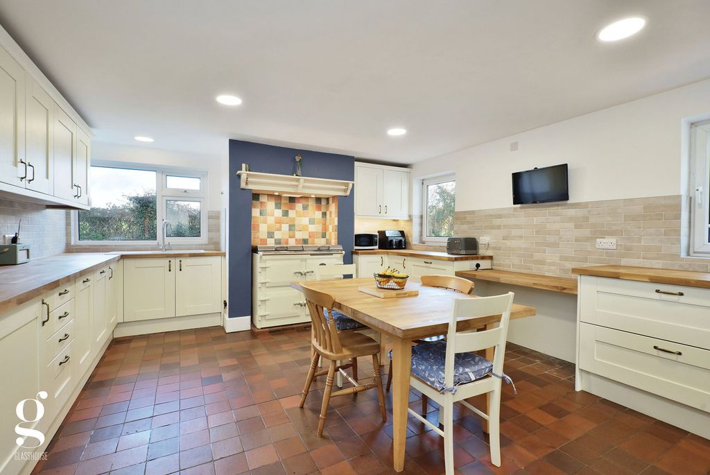 Property photo 2 of 34