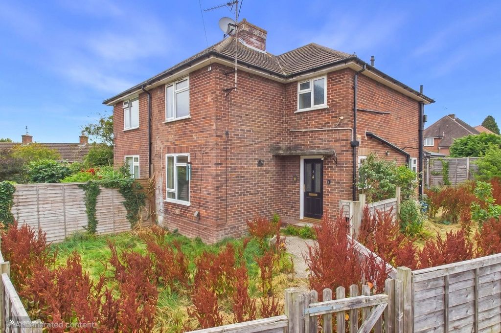 3 bed semi-detached house for saleSarum Way, Hungerford, Berkshire RG17