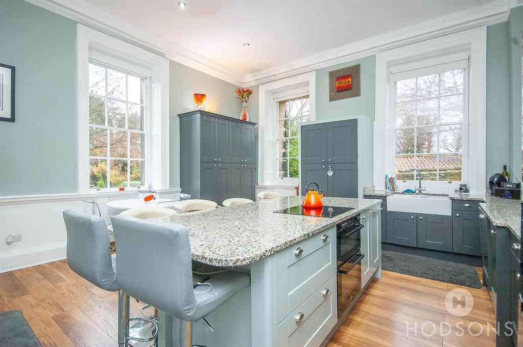 Property photo 3 of 9 Kitchen