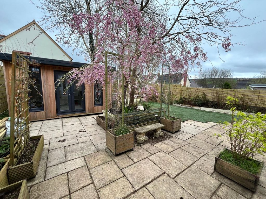 Property photo 3 of 19 Picture No. 23