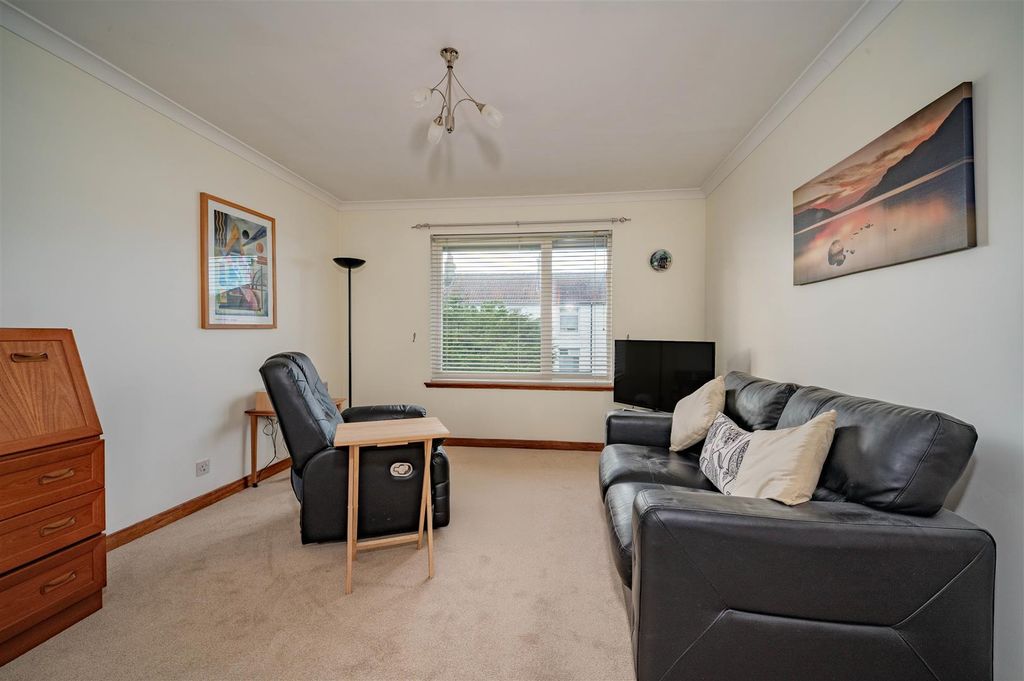 Property photo 3 of 11 14 Laidon Terrace Dundee-9.Jpg