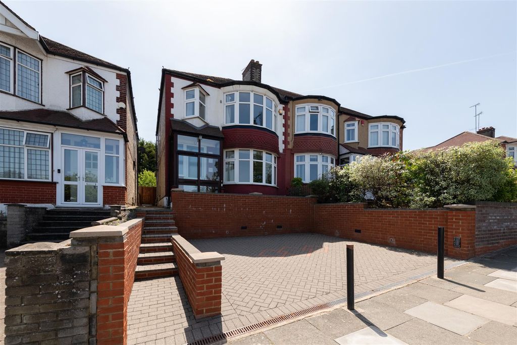Property photo 1 of 22 Winchmore 23.Jpg