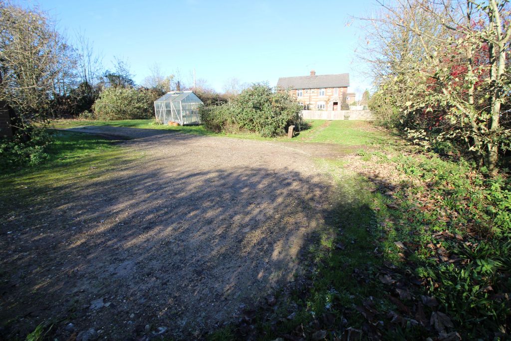 Property photo 3 of 32