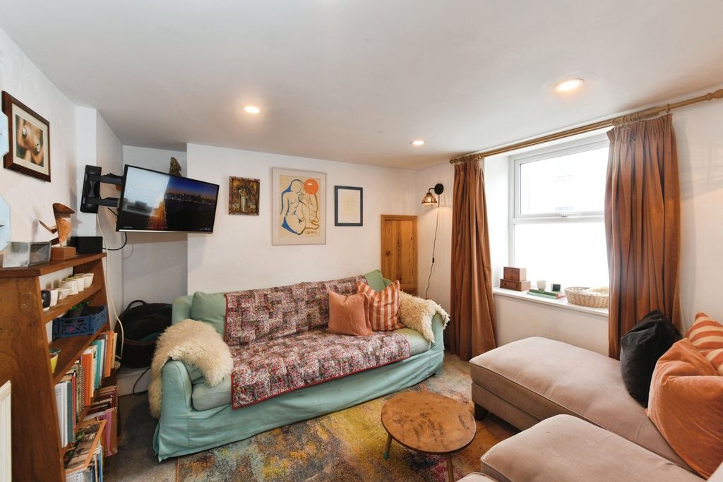 Property photo 2 of 16 Pbox-Img.Jpg