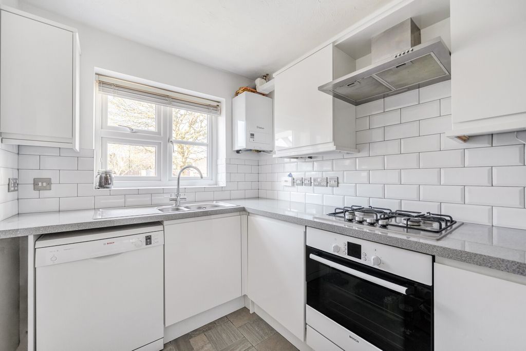 Property photo 3 of 16 Kitchen