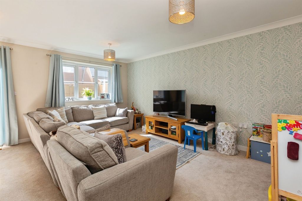 Property photo 2 of 17