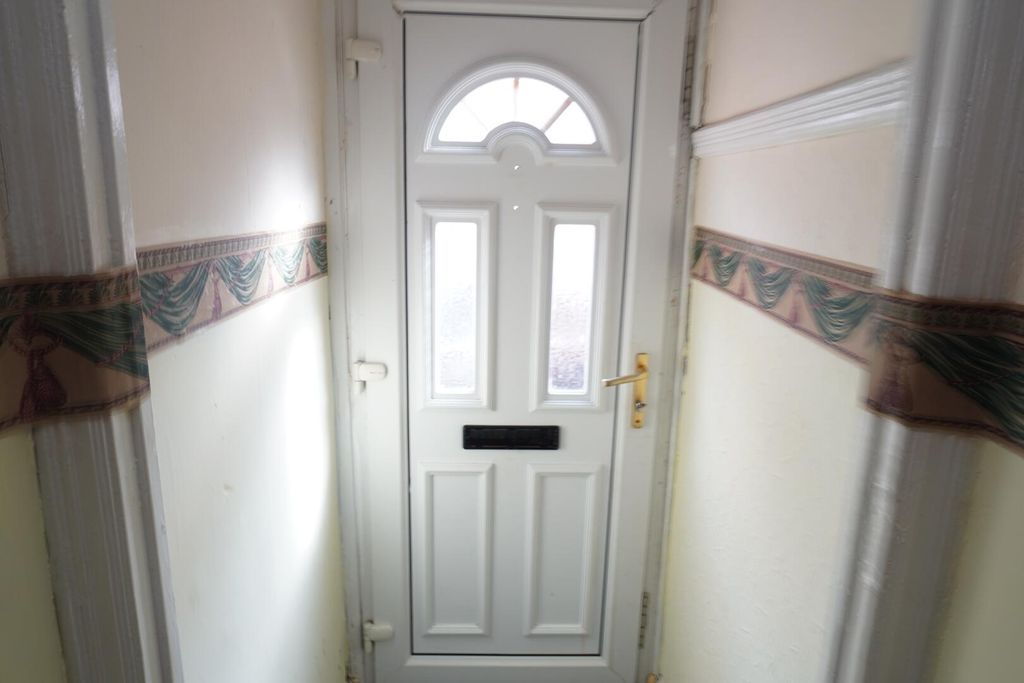 Property photo 3 of 12 Hallway