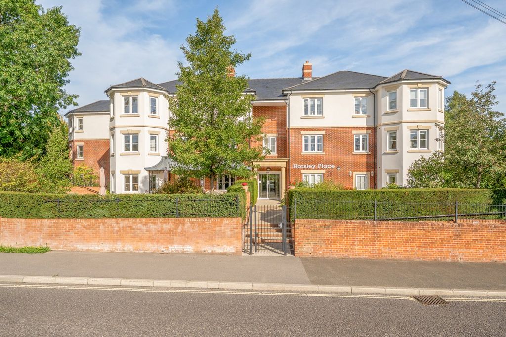 Property photo 1 of 8 Horsley Place