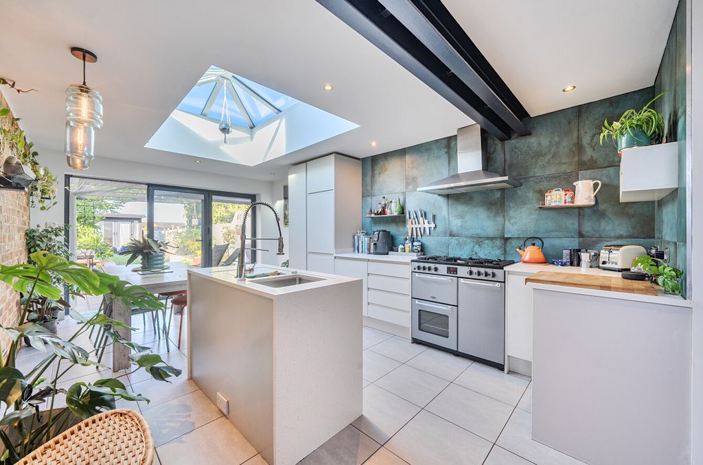 Property photo 1 of 22 1360772-12-68Da52...