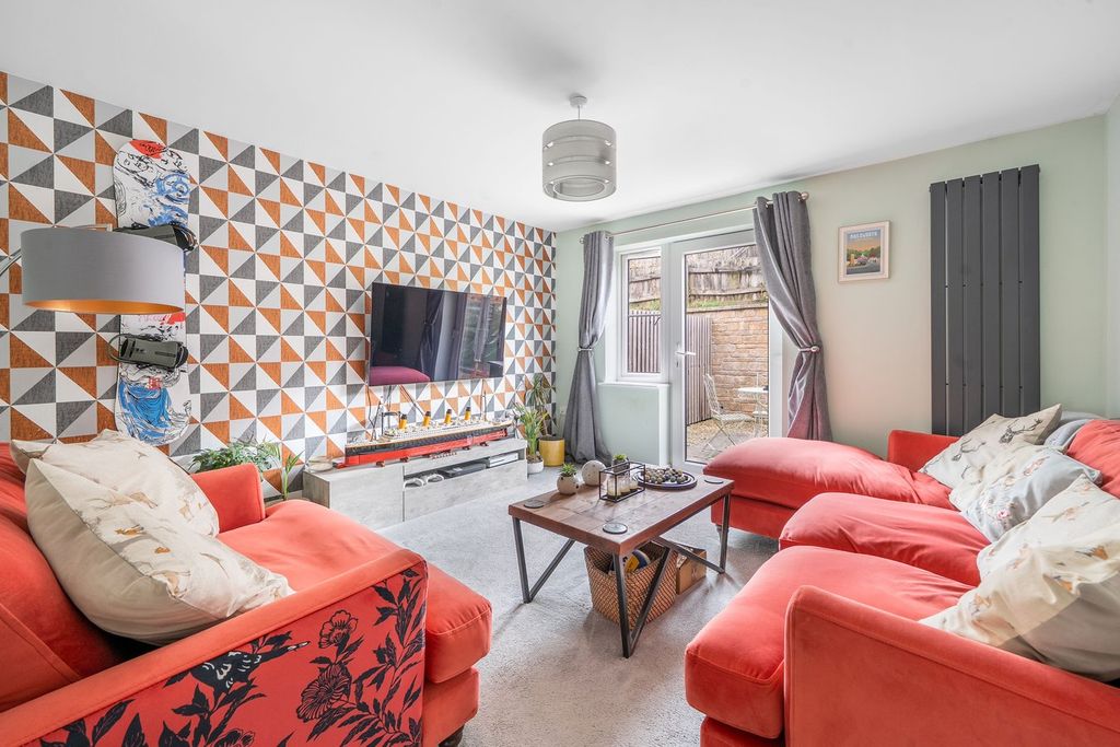 Property photo 3 of 11