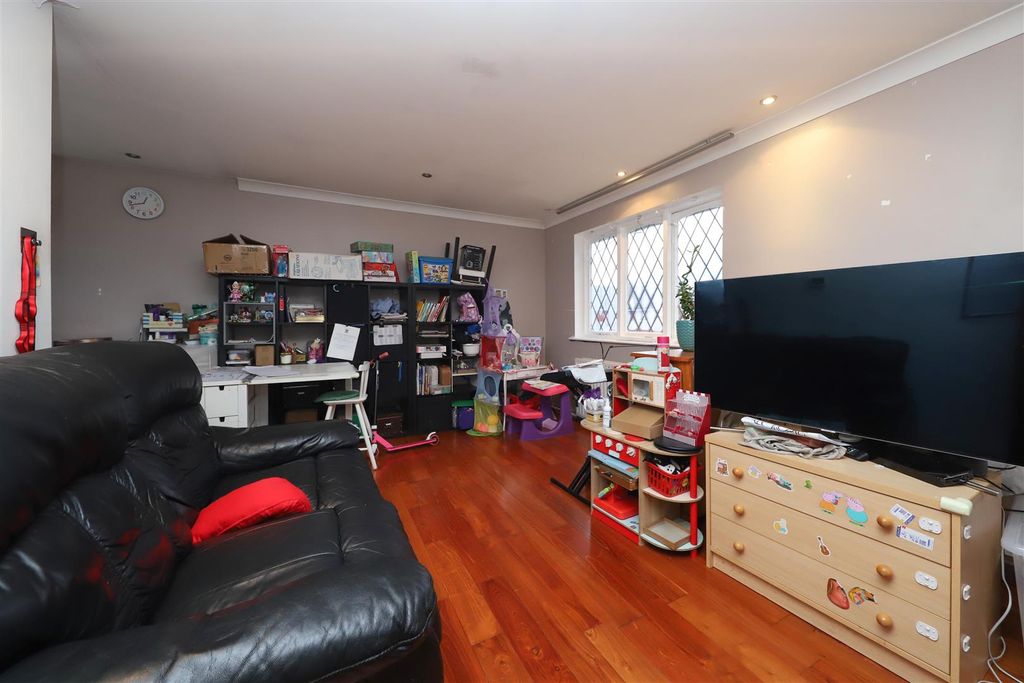 Property photo 2 of 8 Living Area