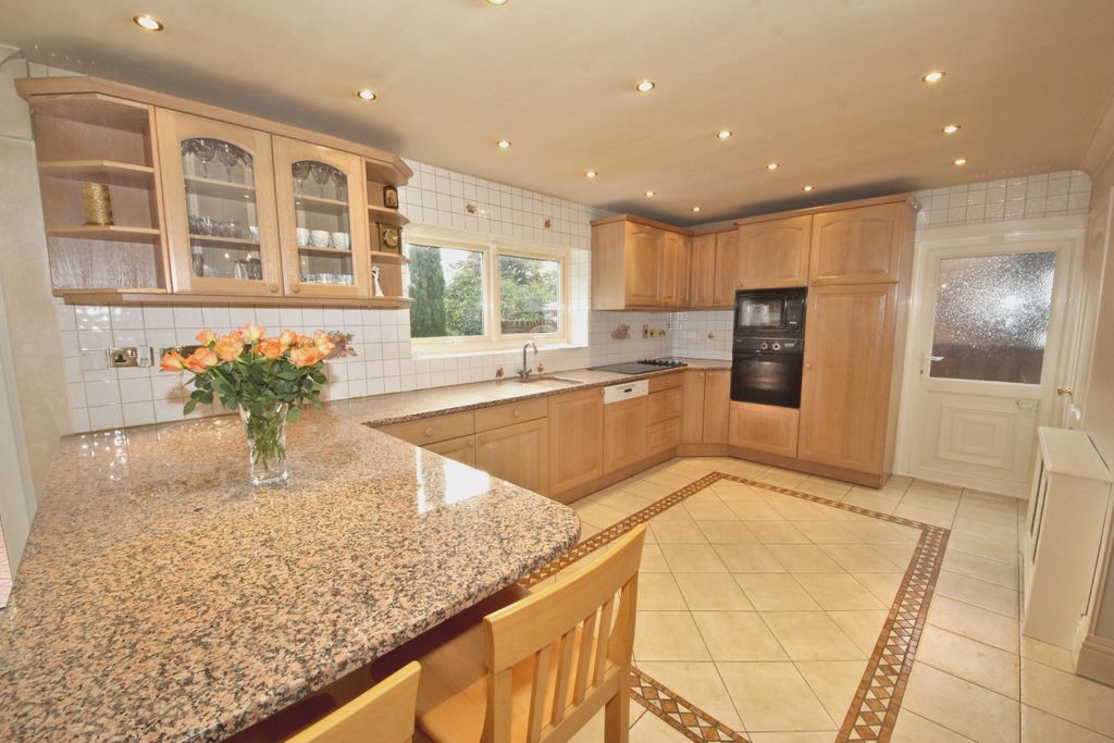 Property photo 2 of 27 14666893.Jpg