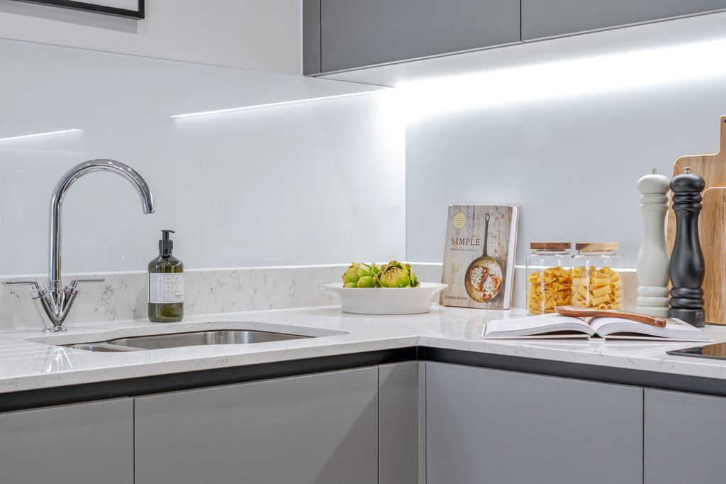 Property photo 3 of 16 1453396-2-69F337c...