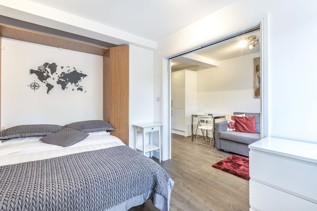 Property photo 3 of 6 .