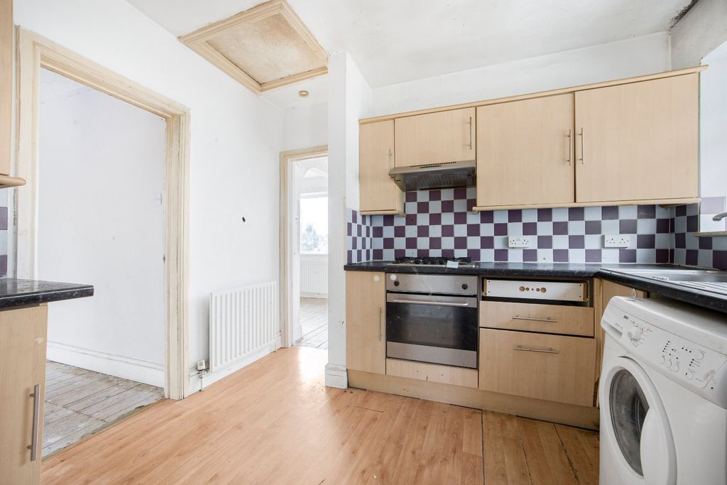 Property photo 2 of 12 Kitchen
