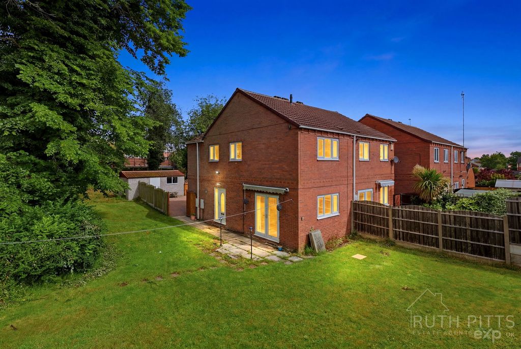Property photo 2 of 28
