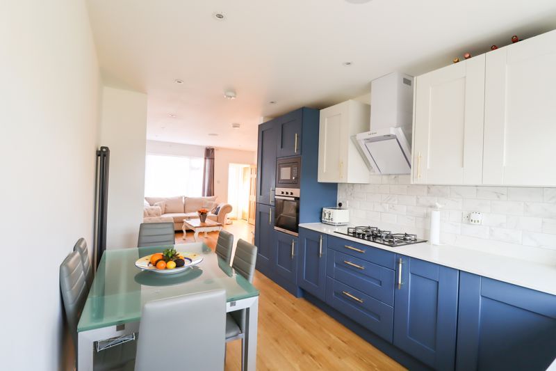 Property photo 3 of 11 Kitchen