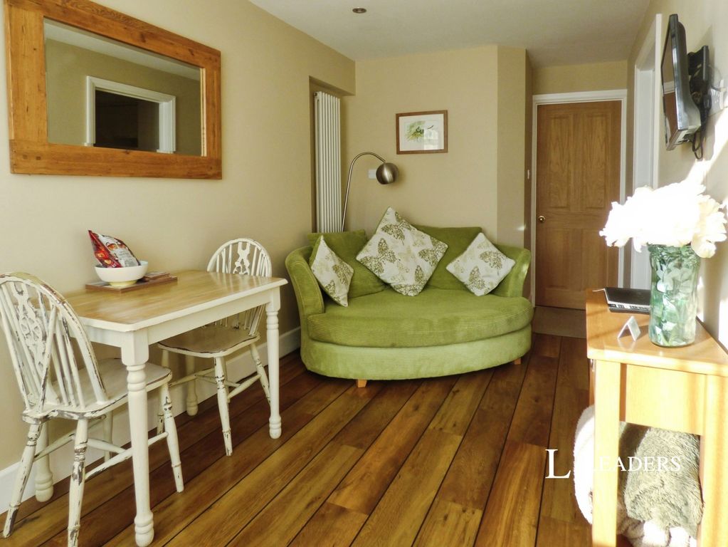 Property photo 3 of 10 Lounge