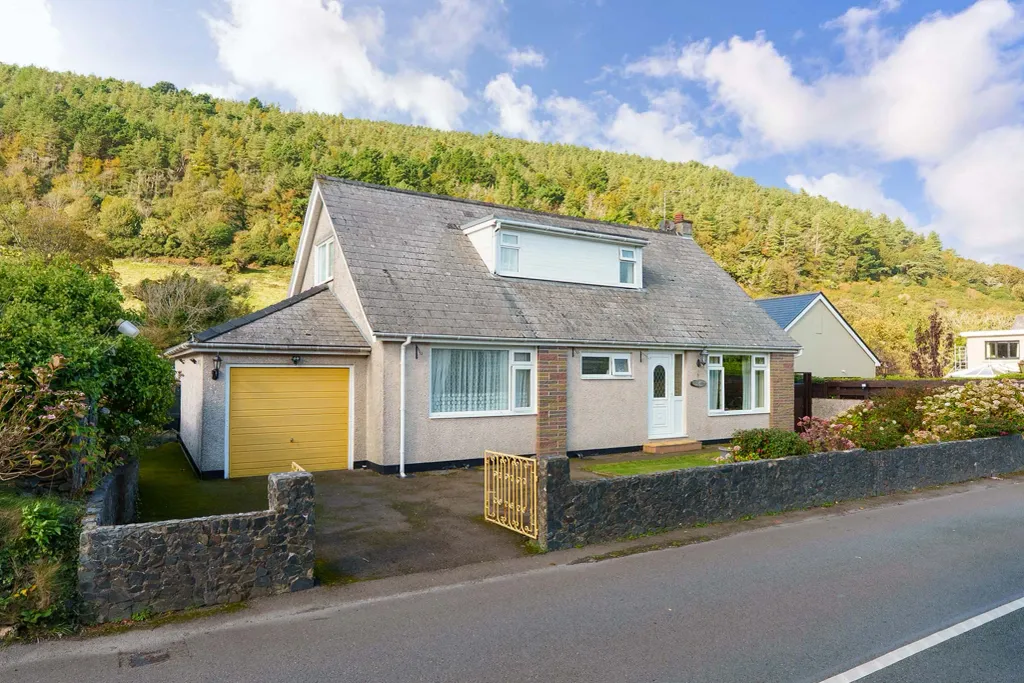 Property photo 1 of 28