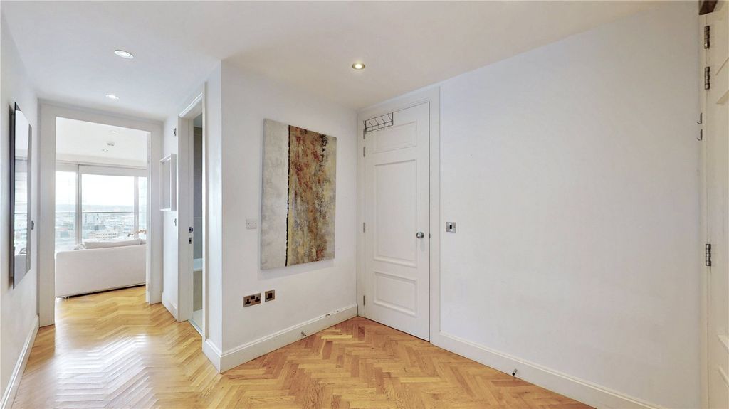 Property photo 3 of 17 Picture No. 02