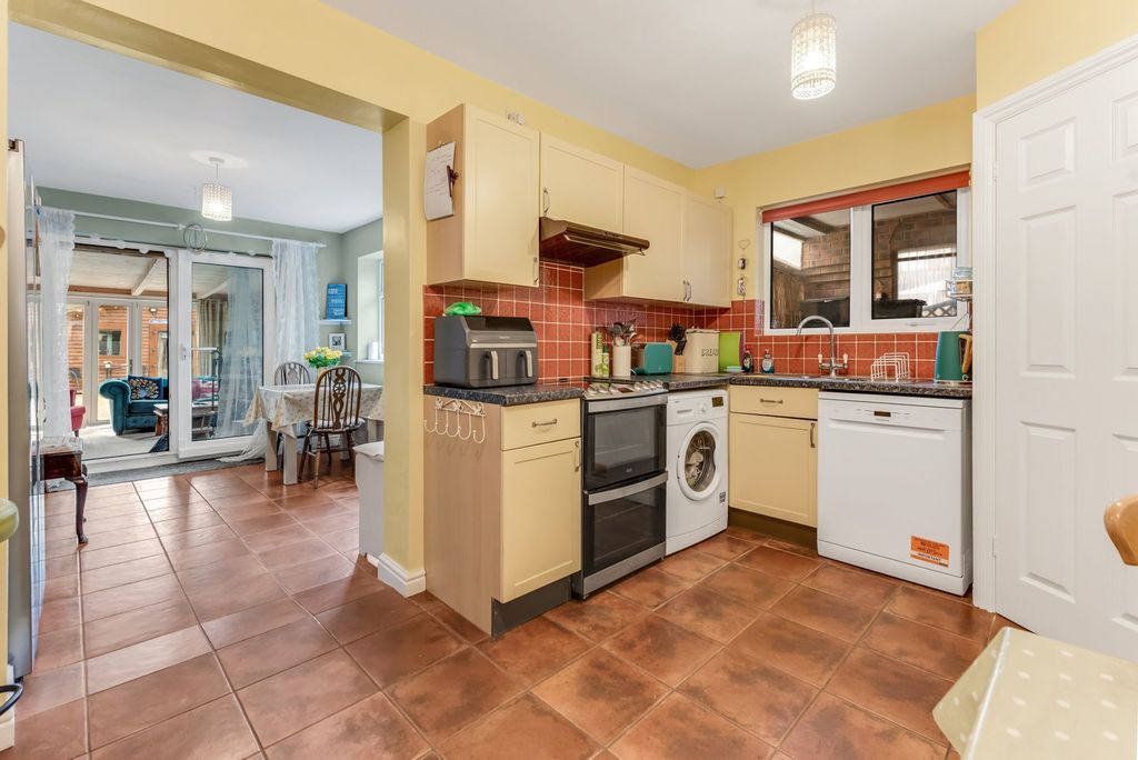 Property photo 2 of 23