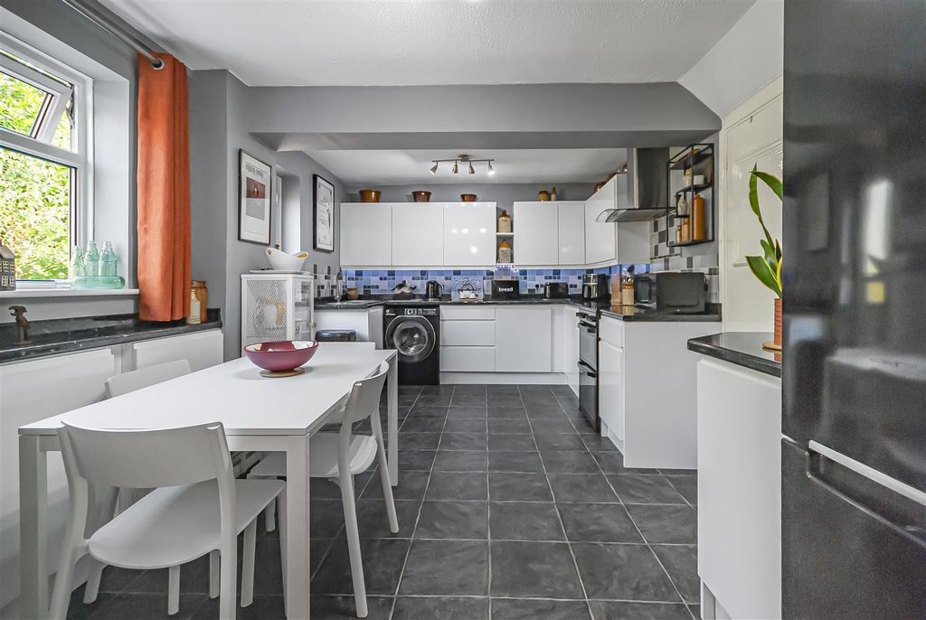 Property photo 3 of 44 Kitchen/ Diner