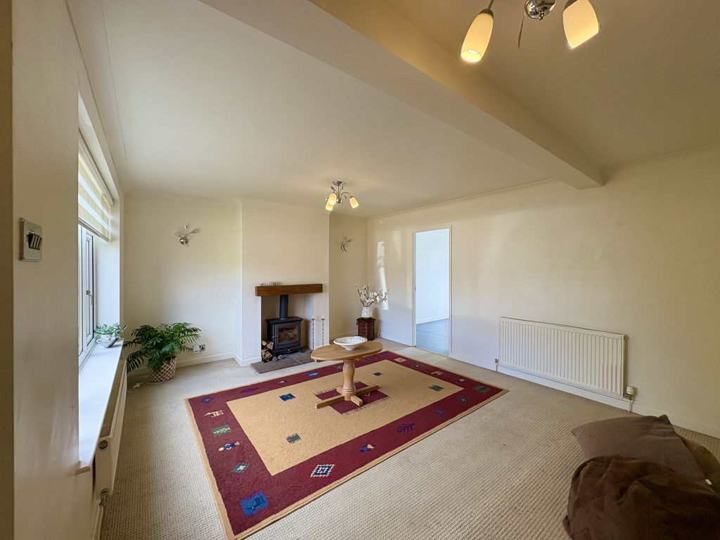 Property photo 2 of 31